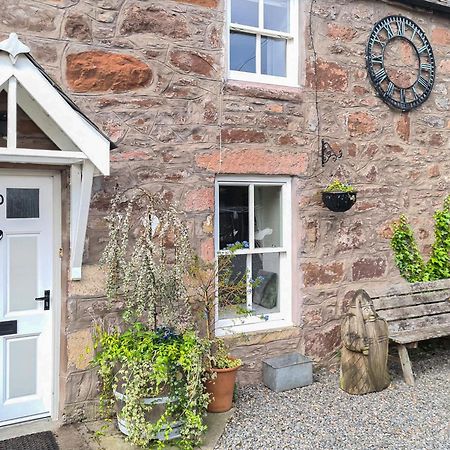 Alexander Courtyard Villa Inverness Exterior photo